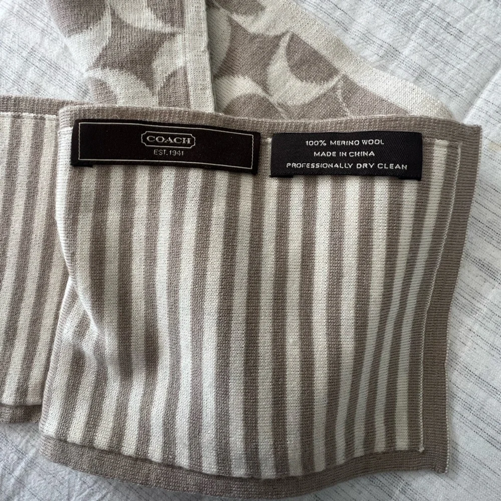 Coach Signature C Logo Scarf - Picture 3 of 3